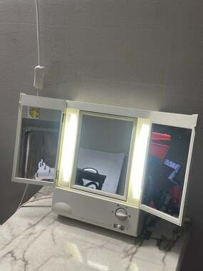 Vintage Remington Tri-Fold Lighted Makeup Vanity Mirror